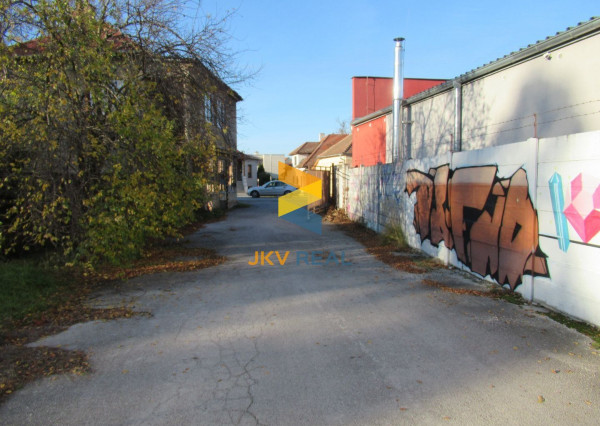 Výrobné haly/sklady na predaj s pozemkom 4625m2 - Chynorany