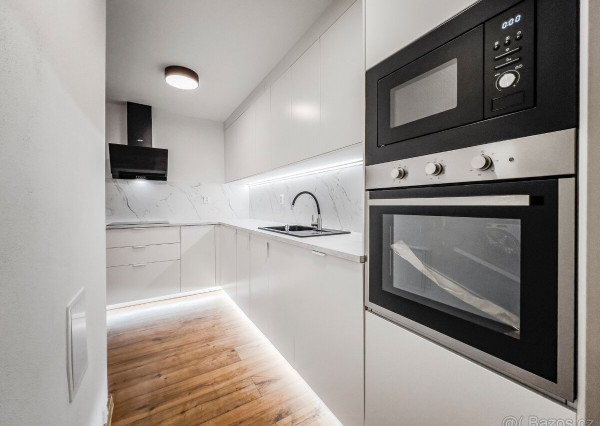 Na predaj moderný 3 izbový byt v Komárne